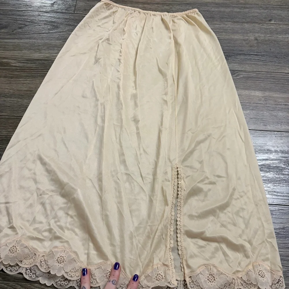 70s/80s European Vintage Silky Lace Split Hem Midi Slip Skirt Champagne/Nude M